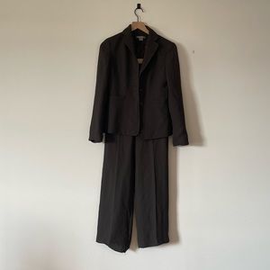 2000s Ann Taylor 2 piece suit. FLAWS!